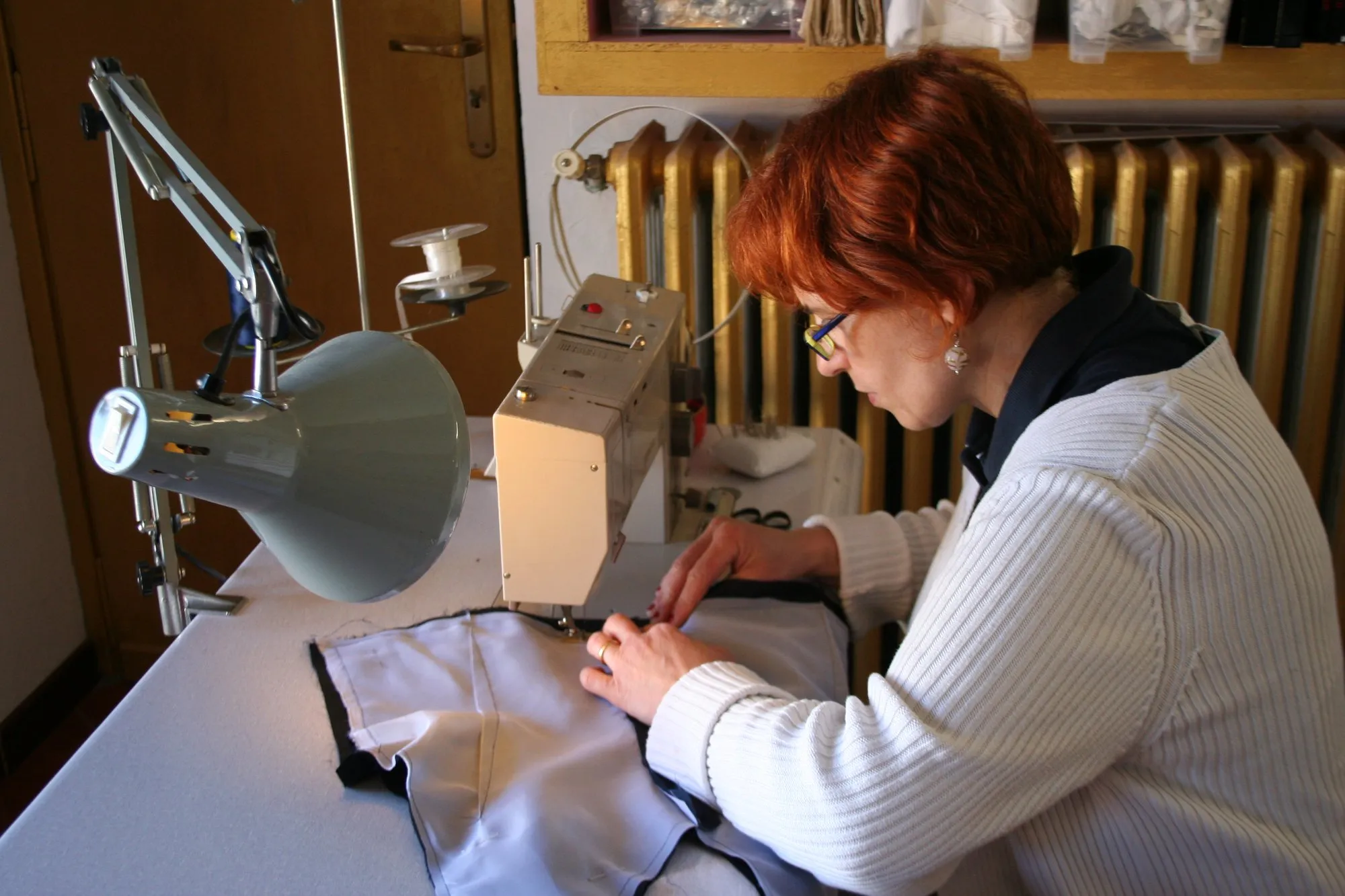 Modifiche sartoriali su misura, laboratorio Sartoria Surace Torino